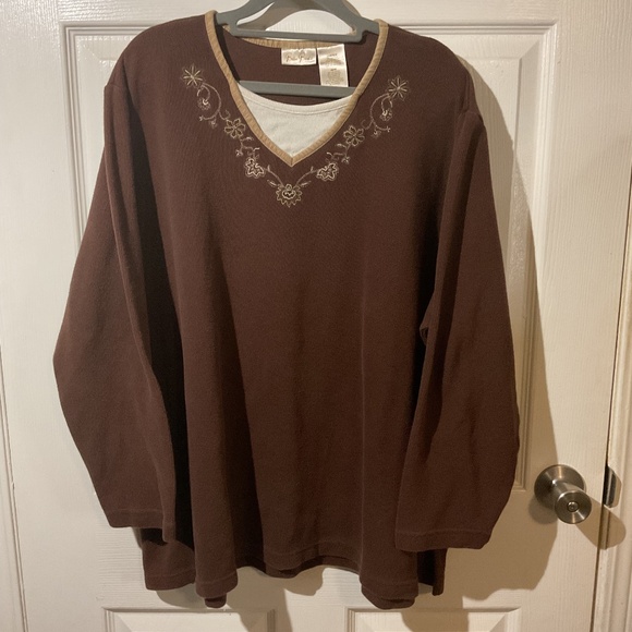 Bobbie Brooks Brown Long Sleeve Floral Embroidered w/ a Cream Insert Top - Picture 1 of 4